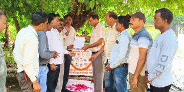शहीद हुए विद्युत संविदा कर्मियों को दी श्रद्धांजलि
