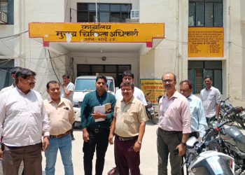 कार्यालय का निरीक्षण कर सीएमओ ने टटोली नब्ज, बोले लापरवाही बर्दाश्त नहीं….
