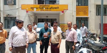 कार्यालय का निरीक्षण कर सीएमओ ने टटोली नब्ज, बोले लापरवाही बर्दाश्त नहीं….