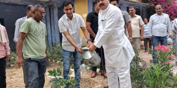 सपा के स्टार प्रचारक व पूर्वमंत्री आबिद रजा और सांसद प्रतिनिधि ने किया पौधारोपण