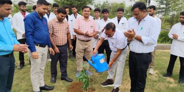 राजकीय मेडिकल कॉलेज में पौधारोपण के साथ दिया जागरूकता का संदेश