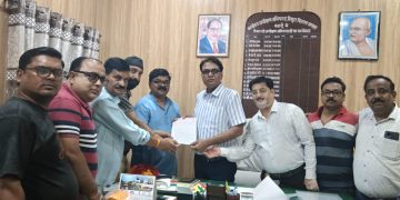 बिजली बिलों पर 10 फीसदी ईंधन अधिभार लगाए जाने की घोषणा पर व्यापारियों में विरोध, ज्ञापन सौंपा