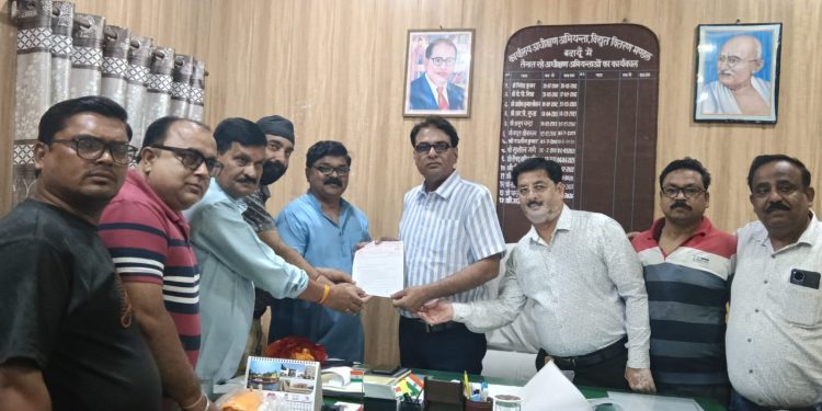 बिजली बिलों पर 10 फीसदी ईंधन अधिभार लगाए जाने की घोषणा पर व्यापारियों में विरोध, ज्ञापन सौंपा