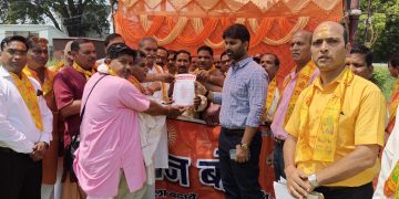 अखिल भारतीय सनातन बोर्ड ने सौंपा ज्ञापन, बोले मंदिरों को नियंत्रण मुक्त करें केंद्र सरकार