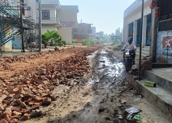 पीडब्ल्यूडी की लापरवाही से इस्लामगंज में जलभराव की समस्या, ग्रामीणों को परेशानी