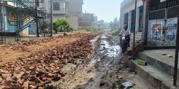 पीडब्ल्यूडी की लापरवाही से इस्लामगंज में जलभराव की समस्या, ग्रामीणों को परेशानी