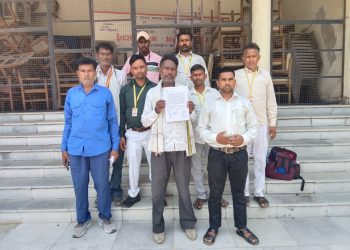 वाल्मीकि समाज के लोगों ने डीएम से लगाई न्याय की गुहार, रास्ता खुलवाने की मांग