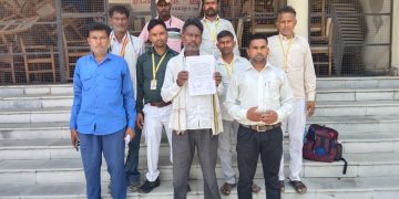 वाल्मीकि समाज के लोगों ने डीएम से लगाई न्याय की गुहार, रास्ता खुलवाने की मांग