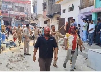 बदायूं के इस्लामनगर में बवाल : बाइक-ऑटो टकराने के विवाद ने लिया हिंसक रूप, दो पक्षों में जमकर पथराव, एक दर्जन घायल