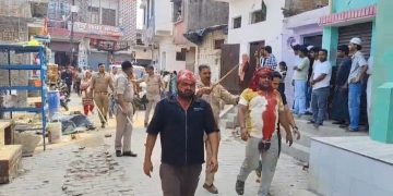 बदायूं के इस्लामनगर में बवाल : बाइक-ऑटो टकराने के विवाद ने लिया हिंसक रूप, दो पक्षों में जमकर पथराव, एक दर्जन घायल