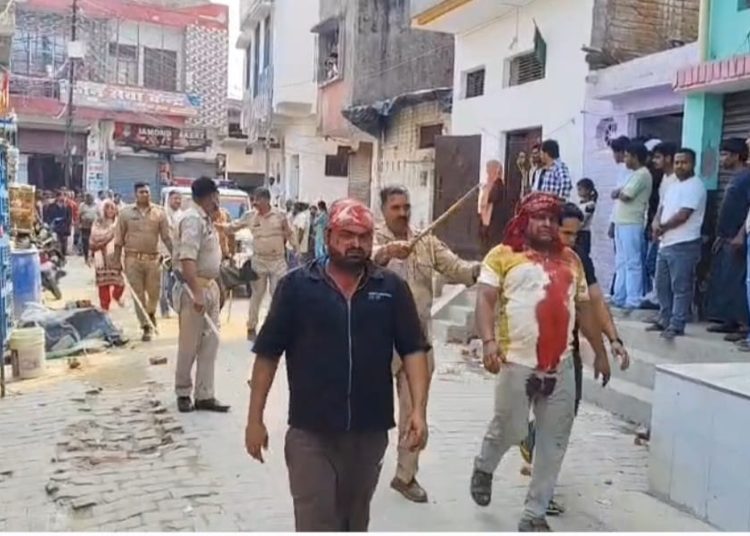 बदायूं के इस्लामनगर में बवाल : बाइक-ऑटो टकराने के विवाद ने लिया हिंसक रूप, दो पक्षों में जमकर पथराव, एक दर्जन घायल