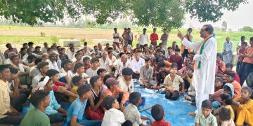 तीन माह से बिजली संकट झेल रहे नूरपुर के ग्रामीणों के धरने को कांग्रेस का समर्थन