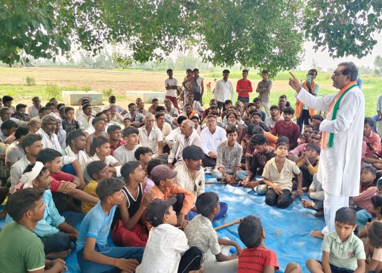 तीन माह से बिजली संकट झेल रहे नूरपुर के ग्रामीणों के धरने को कांग्रेस का समर्थन