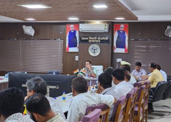 स्कूल खुलने से पहले वाहन मानक पूरे करें, नहीं तो होगी सख्त कार्रवाई : डीएम
