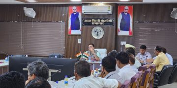 स्कूल खुलने से पहले वाहन मानक पूरे करें, नहीं तो होगी सख्त कार्रवाई : डीएम