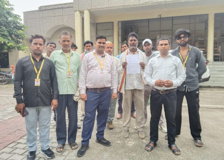 50 साल पुराने सार्वजनिक रास्ते पर कब्जे का आरोप, वाल्मीकि समाज ने सौंपा ज्ञापन