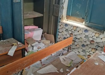 सरकारी स्कूल में चोरों का धावा, खिड़की तोड़कर लाउडस्पीकर, ब्लूटूथ स्पीकर और पंखा ले उड़े