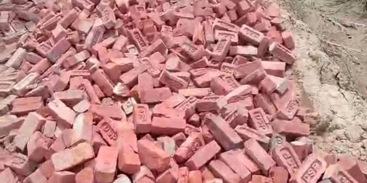 जिला पंचायत की सड़क पर कब्जा का आरोप, ग्रामीणों ने मुख्यमंत्री से की कार्रवाई की मांग