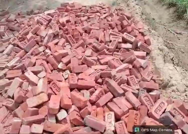 जिला पंचायत की सड़क पर कब्जा का आरोप, ग्रामीणों ने मुख्यमंत्री से की कार्रवाई की मांग