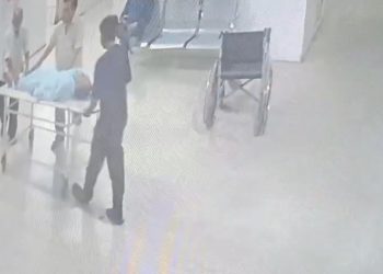 बदायूं जिला अस्पताल में इंसानियत शर्मसार, महिला के शव से कुंडल चोरी, कर्मचारी हटाया