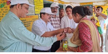 पल्स पोलियो अभियान : बदायूं में करीब तीन लाख बच्चों को पिलाई पोलियो खुराक