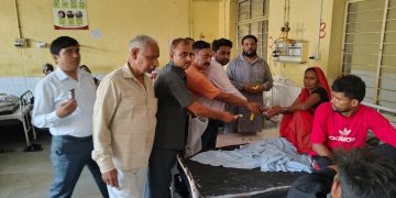 भामाशाह जयंती पर मरीजों को वितरित की खाद्य सामग्री, राष्ट्रीय अवकाश की उठाई मांग