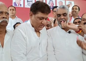 अखिलेश यादव का धूमधाम से मनाया जन्मदिन, सपाई बोले हमसब मिलकर मेहनत करेंगे और गिफ्ट के रूप में 2027 में बनायेंगे सपा की सरकार