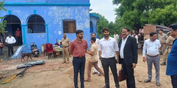 हाईकोर्ट के आदेश पर पुलिस और प्रशासन ने बुल्डोजर चलाया, डीएसए कोठी से हटवाया अतिक्रमण और दिलाया कब्जा, फोर्स रहा तैनात