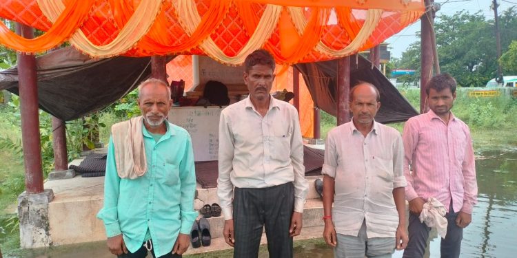 96 बीघा निजी तालाब को लेकर 36वें दिन भी अनिश्चितकालीन धरना जारी, आंदोलन तेज करने की चेतावनी