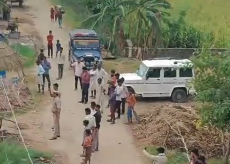 एसएसपी से ट्रैक्टर व थ्रेसर कटर वापस दिलाने की गुहार, पुलिस पर अभद्रता और मारपीट के आरोप