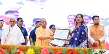 मुख्यमंत्री की बड़ी सौगात : 12 लाख शिक्षकों को कैशलेस इलाज, 1.10 करोड़ विद्यार्थियों को DBT से 1200 रुपये