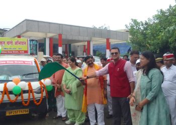 जनप्रतिनिधियों व डीएम ने रैली को दिखाई हरी झंडी, 15 जुलाई तक चलेगा ‘स्कूल चलो अभियान’