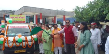 जनप्रतिनिधियों व डीएम ने रैली को दिखाई हरी झंडी, 15 जुलाई तक चलेगा ‘स्कूल चलो अभियान’