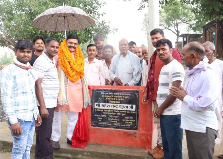 40 लाख की लागत से बनी सीसी सड़कों का विधायक महेश गुप्ता ने किया उद्घाटन