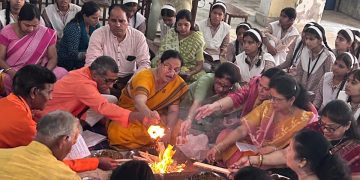 पार्वती आर्य कन्या संस्कृत इंटर कॉलेज में वैदिक हवन व योग कार्यक्रम आयोजित