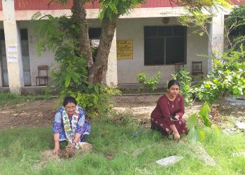 गिन्दो देवी महिला महाविद्यालय में “एक पेड़ मां के नाम” थीम पर हुआ पौधरोपण