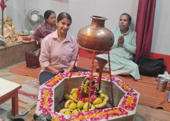 लिंगेश्वर नाथ महादेव का पुष्पों एवं फलों से भव्य-दिव्य श्रृंगार