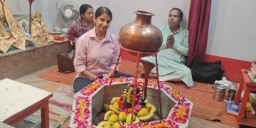 लिंगेश्वर नाथ महादेव का पुष्पों एवं फलों से भव्य-दिव्य श्रृंगार