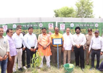 पौधरोपण अभियान 2026 : “एक पेड़ मां के नाम” अभियान में शहर विधायक महेश चंद्र गुप्ता ने किया पौधरोपण