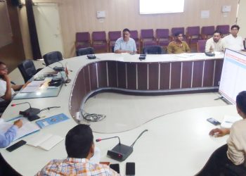 माइक्रो लेवल योजना बनाकर समय से पूरे करें आधार के लक्ष्य: एडीएम