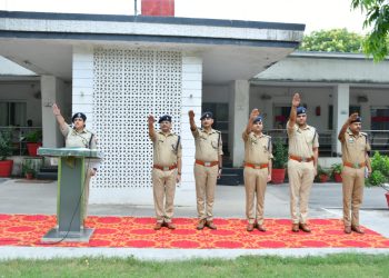 जल संरक्षण को लेकर बदायूं पुलिस ने ली शपथ, ‘कैच द रेन’ अभियान को दिया बढ़ावा