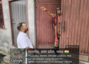 दस्तक अभियान : संक्रामक रोगों से सुरक्षित रखने को मलेरिया अधिकारी की घर-घर दस्तक