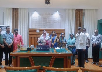 पालिकाध्यक्ष फात्मा रज़ा ने 17 गोवंश पालकों को सौंपे सहायता राशि के चेक