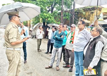 डग्गामार स्टैंड बंद कराने की मांग, कांग्रेसियों ने दिया ज्ञापन