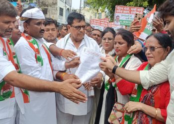 छात्रों पर लाठीचार्ज के विरोध में सड़कों पर उतरी कांग्रेस, भामाशाह चौराहे पर रोका गया मार्च