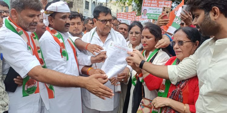 छात्रों पर लाठीचार्ज के विरोध में सड़कों पर उतरी कांग्रेस, भामाशाह चौराहे पर रोका गया मार्च