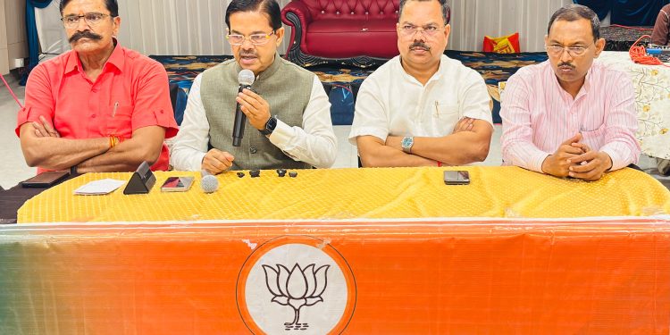 लखनऊ से जुड़ी बदायूं के विकास की पटरी, कल से चलेगी बदायूं से लखनऊ को ट्रेन