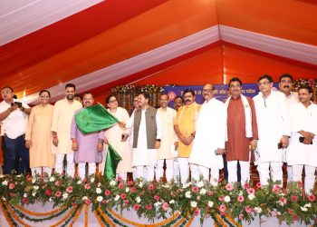 बदायूं को लखनऊ की सीधी रेल सेवा की सौगात, उझानी में हुआ भव्य शुभारंभ