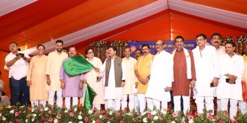 बदायूं को लखनऊ की सीधी रेल सेवा की सौगात, उझानी में हुआ भव्य शुभारंभ