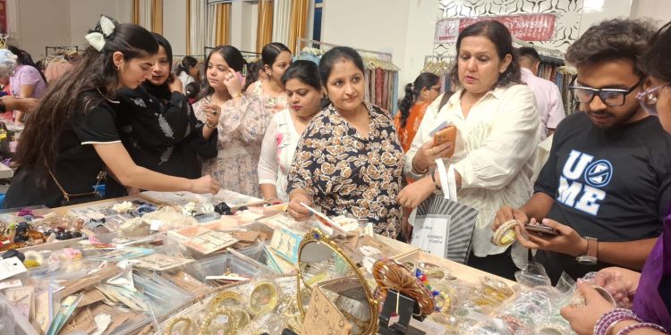 तीज-राखी के अवसर पर महिला सशक्तिकरण की मिसाल बनी भव्य प्रदर्शनी, देशभर की महिलाओं ने लगाए स्टॉल